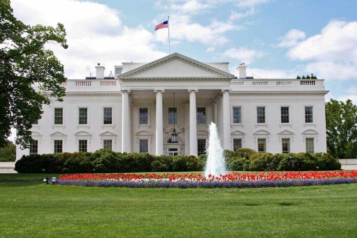 The,White,House,In,Washington,Dc,In,Spring,With,Fountain