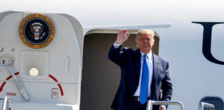 Donald Trump stepping out of Air Force One