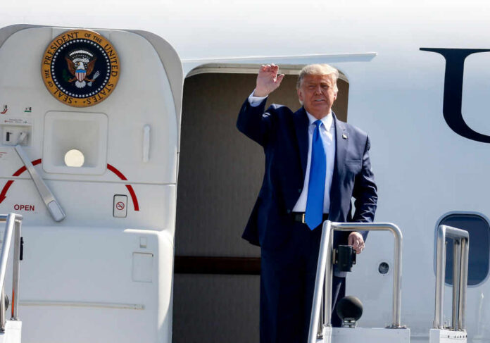 Donald Trump stepping out of Air Force One