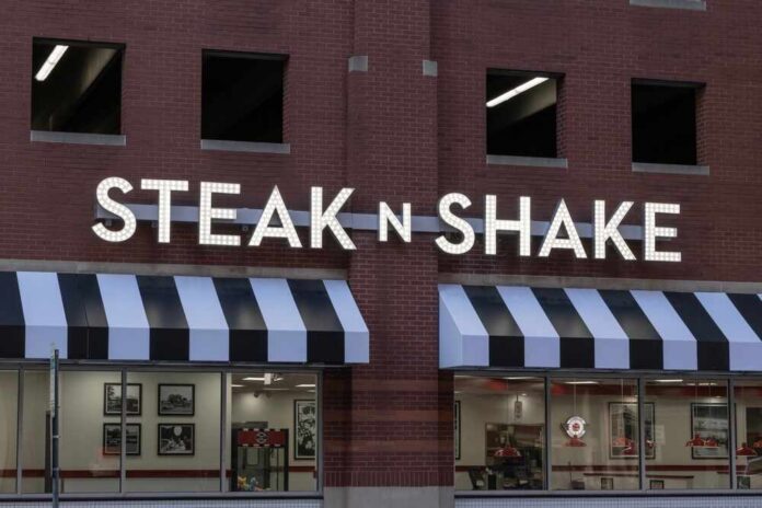 Exterior view of a Steak 'n Shake restaurant with illuminated signage