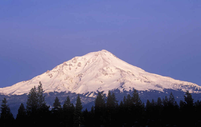 Mount,Shasta,At,Sunrise,,California Mount Everest